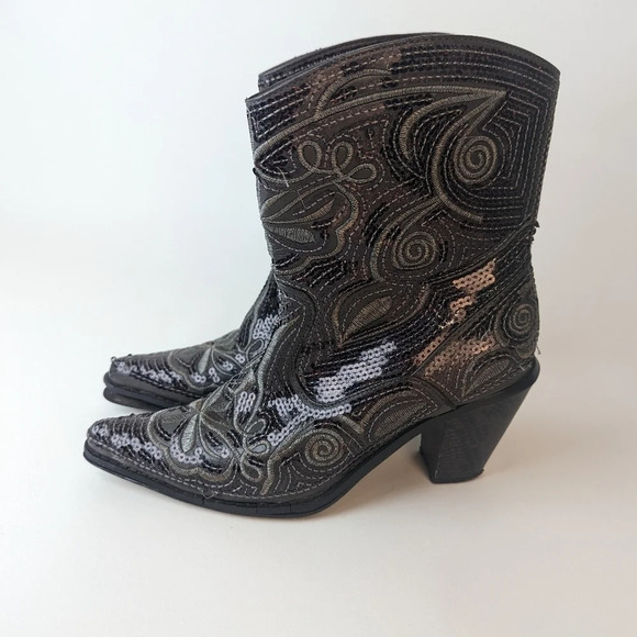 Helen’s Heart Boots - Picture 2 of 7